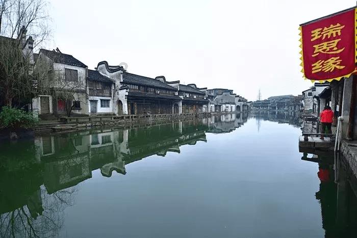 河南南阳方城县通报英才学校火灾致13死4伤 涉事学校7人被控制